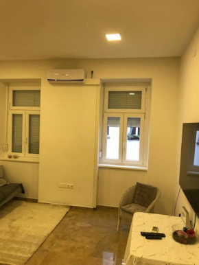 Studio 4 Person , Kingsize Bed , Aircondion , Walkting to Citycenter